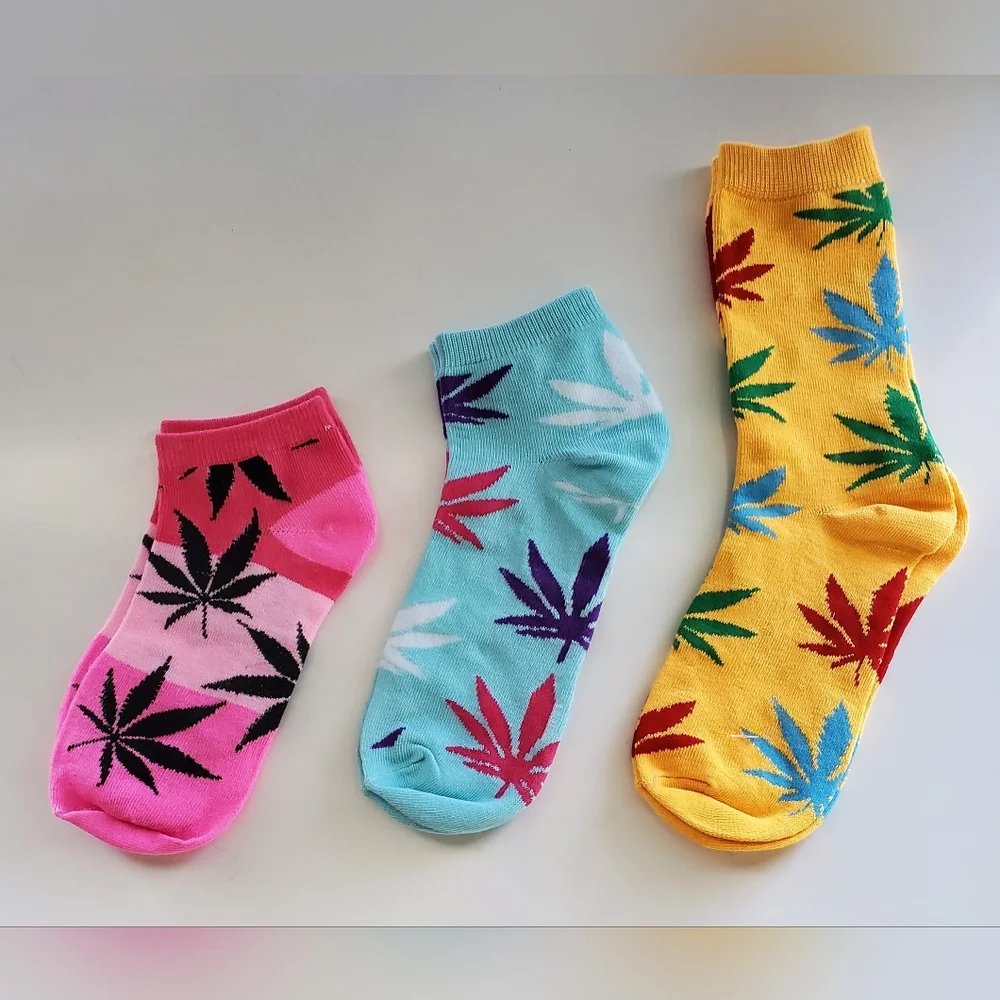 Ladies Colorful Leaf Pattern Socks - Set of 3